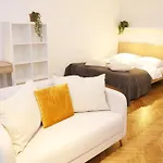 Nowy Kleparz 102 M2 With 3 Separate Bedrooms דירה קרקוב