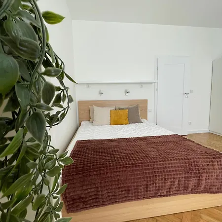 Апартаменты Nowy Kleparz 102 M2 With 3 Separate Bedrooms Краков