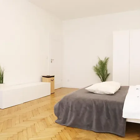 Nowy Kleparz 102 Sqm With 3 Separate Bedrooms